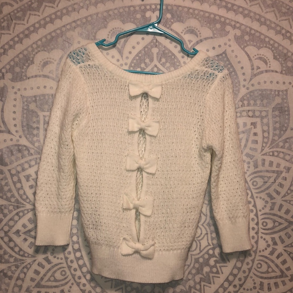 Delia’s white sweater